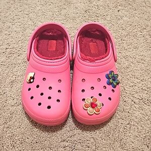 Crocs Fleece Lined in Pink size 2Y